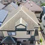 ガルバリウム鋼板製の屋根材を使用した屋根葺き替え工事　施工前